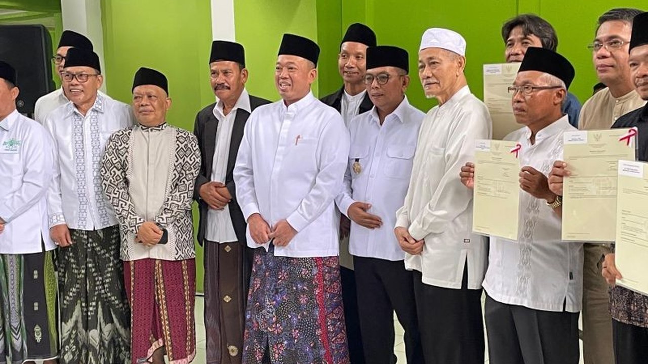 Menteri ATR/BPN Nusron Wahid menggenjot percepatan sertifikasi tanah wakaf di seluruh Indonesia, menargetkan lebih dari 900.000 bidang demi mencegah potensi konflik hukum dan sosial yang dapat timbul dari aset keagamaan ini.