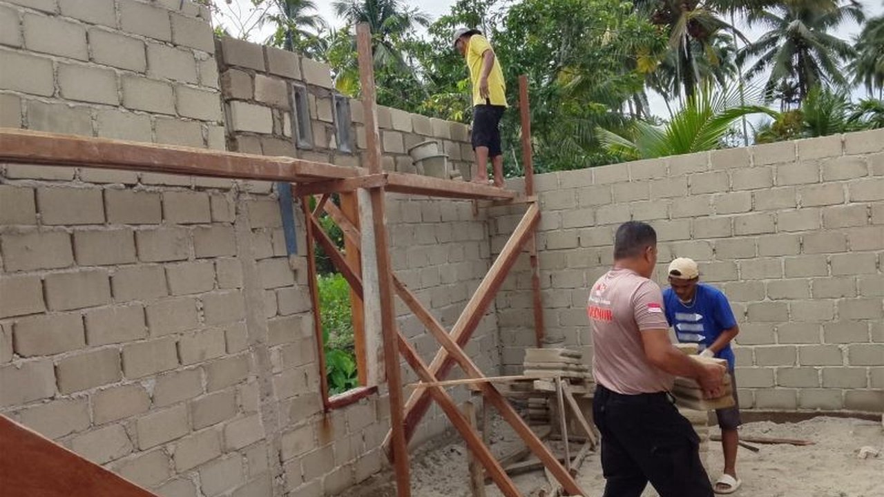 Satuan Brimob Sumut menunjukkan komitmen kemanusiaan dengan membangun rumah swadaya bagi warga terdampak bencana di Tapanuli Selatan, menciptakan harapan baru bagi masyarakat yang membutuhkan.