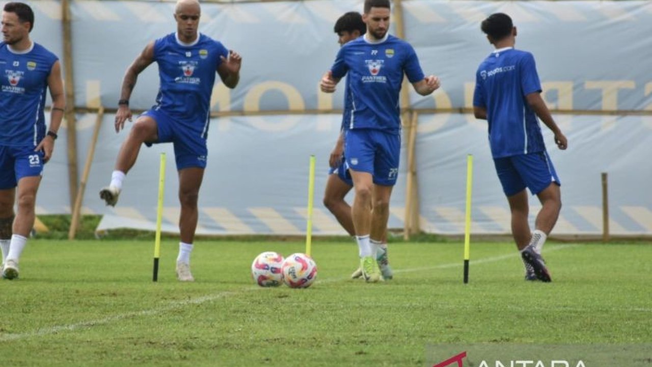 Asisten pelatih Persib Bandung, Igor Tolic, memastikan kondisi pemain Persib dalam keadaan prima setelah libur empat hari, siap tempur hadapi Dewa United di BRI Super League.
