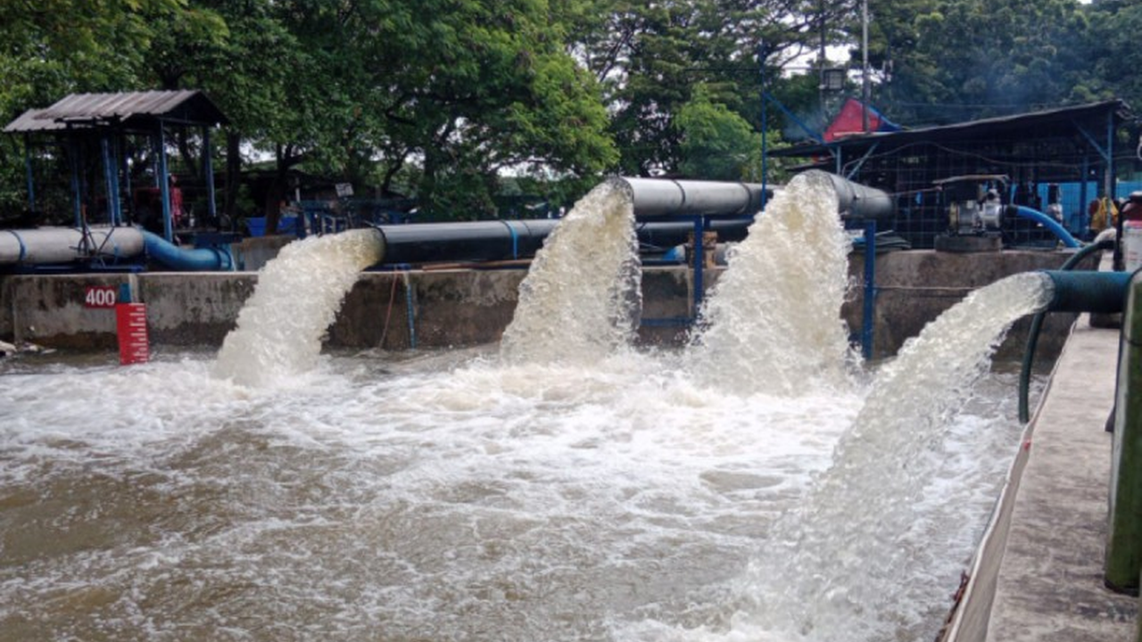 Dinas PUPR Kota Tangerang menetapkan status awas banjir Tangerang menyusul peningkatan muka air sungai dan genangan di berbagai wilayah akibat hujan deras, mengimbau masyarakat untuk siaga.
