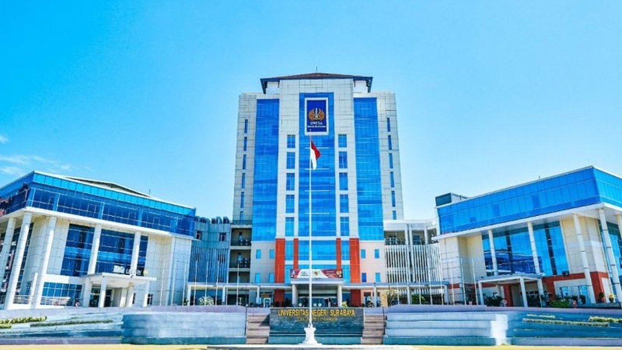 Universitas Negeri Surabaya (Unesa) mengalami peningkatan signifikan pada jumlah Pendaftar SNBP 2026, mencapai lebih dari 53.000 peserta, menunjukkan tingginya kepercayaan publik.