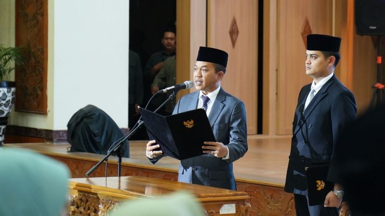 Bupati Bandung Dadang Supriatna melantik 154 pejabat baru, menegaskan pentingnya integritas pejabat Bandung, loyalitas, dan komitmen pelayanan publik untuk menghadapi tantangan pembangunan daerah.