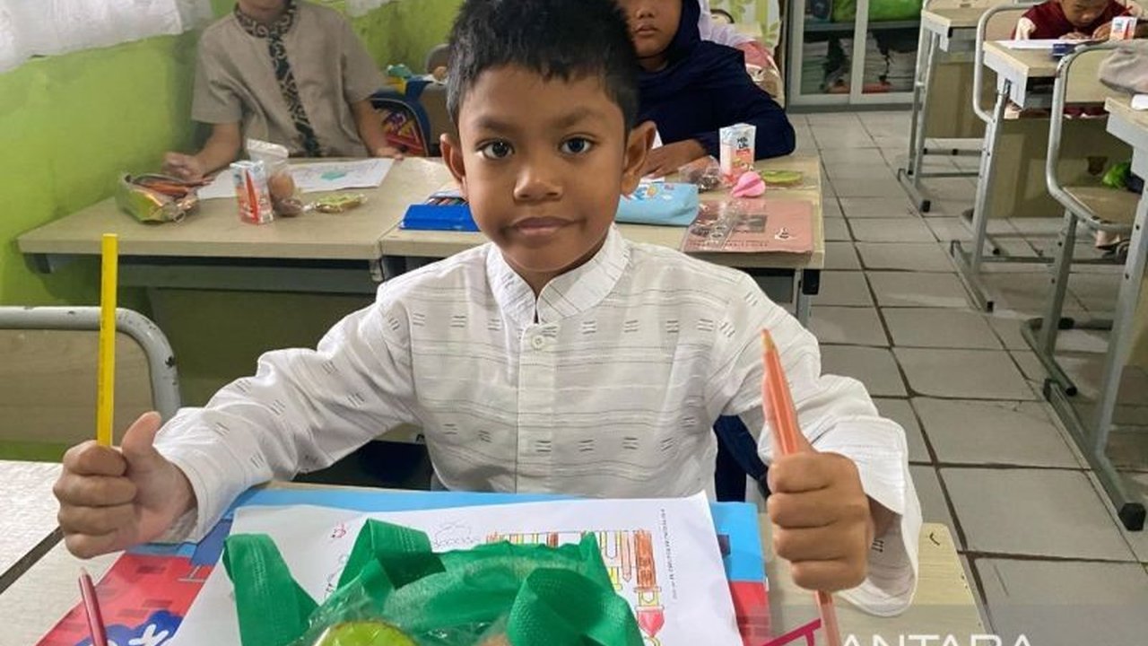Dokter spesialis anak membagikan tips jitu melatih puasa anak di bulan Ramadan melalui tantangan menarik, sekaligus memperhatikan aspek kesehatan dan psikologis anak.