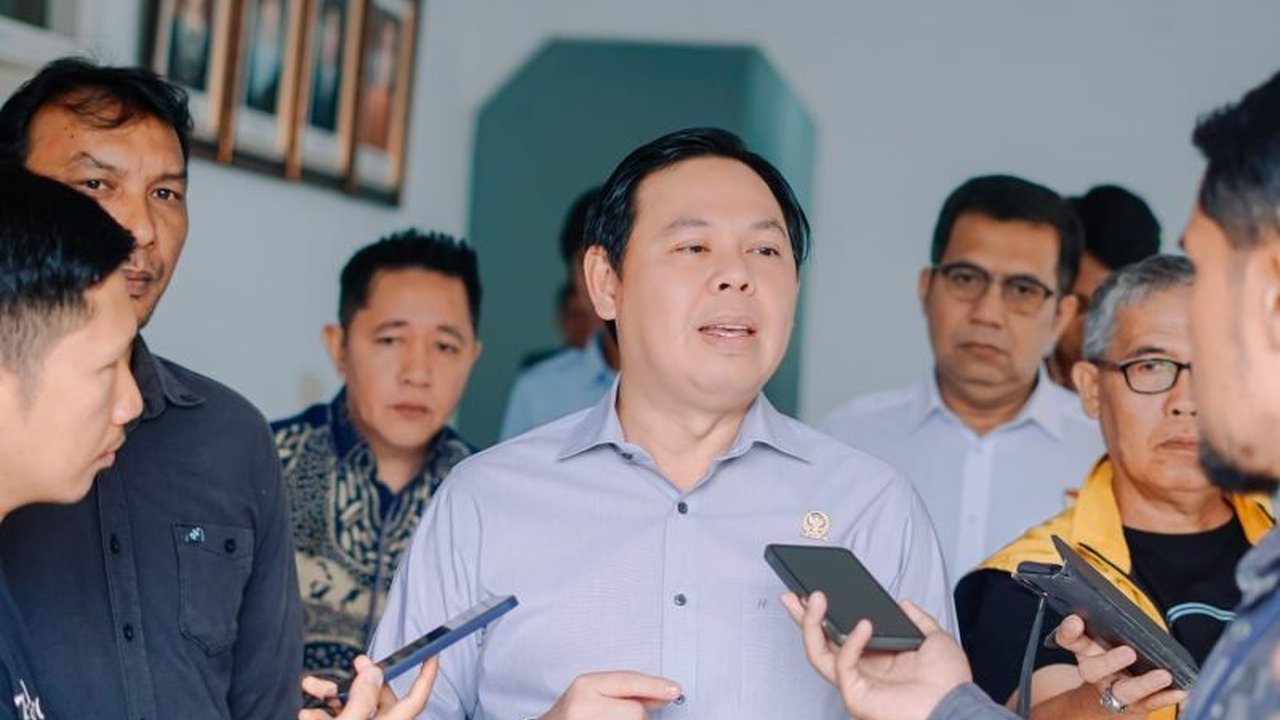 Ketua DPD RI, Sultan Bachtiar Najamudin, berhasil memperjuangkan 500 unit Bantuan Stimulan Perumahan Swadaya (BSPS) atau program bedah rumah di Bengkulu untuk tahun 2026. Simak target selanjutnya dalam upaya peningkatan kualitas hunian layak.