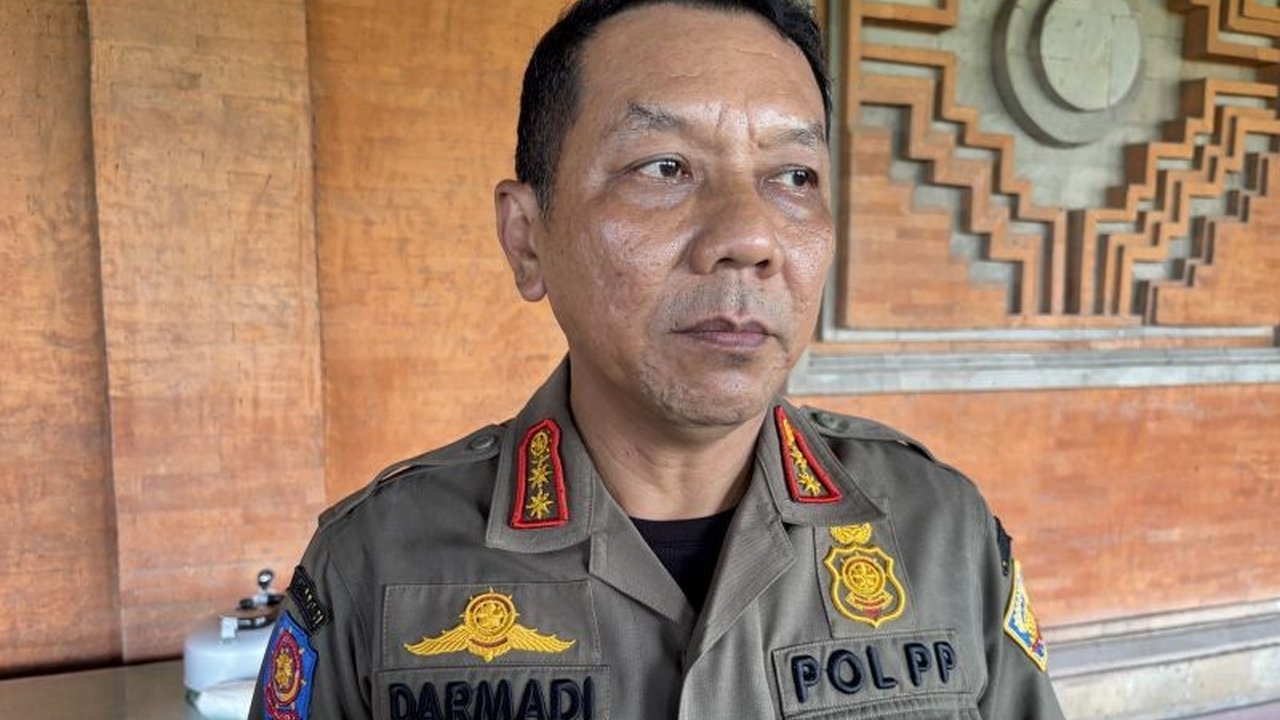 Satuan Polisi Pamong Praja (Satpol PP) di Bali mengerahkan Satpol PP Pariwisata, sumber daya manusia khusus yang terlatih, untuk menjaga keamanan dan kenyamanan sektor pariwisata di Pulau Dewata, memastikan wisatawan patuh aturan dan merasa aman.