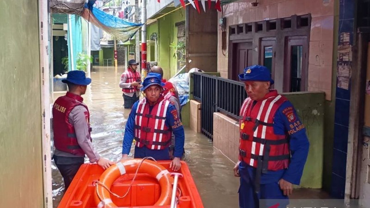 Jumat siang, ketinggian air banjir di Kebon Pala Jaktim mencapai 1,2 meter, membuat ratusan kepala keluarga terdampak dan aktivitas sahur terhambat.