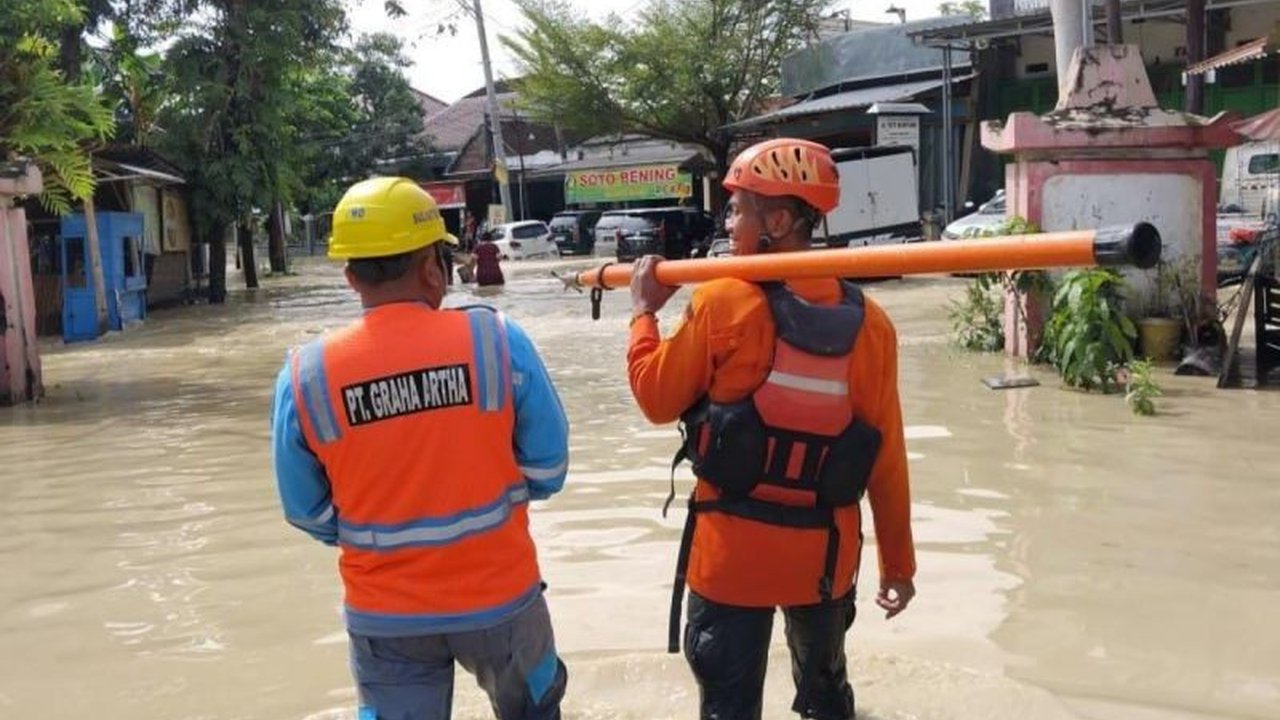 Badan Nasional Penanggulangan Bencana (BNPB) melaporkan bahwa empat dari 50 desa di Kabupaten Grobogan masih tergenang banjir, namun penanganan banjir Grobogan secara umum telah terkendali.