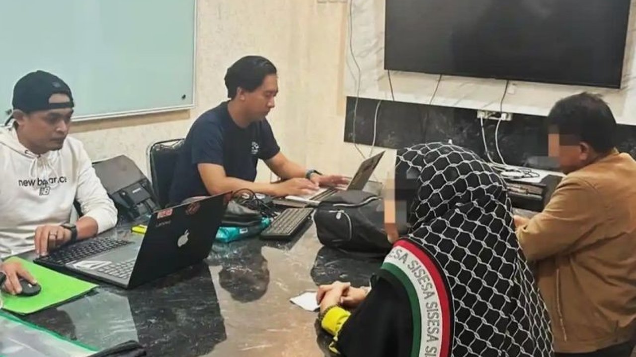 Pasangan suami istri pelaku penipuan jasa umrah asal Gowa berhasil ditangkap di Malang setelah menggelapkan dana ratusan juta rupiah dari puluhan calon jamaah. Waspada modus serupa!