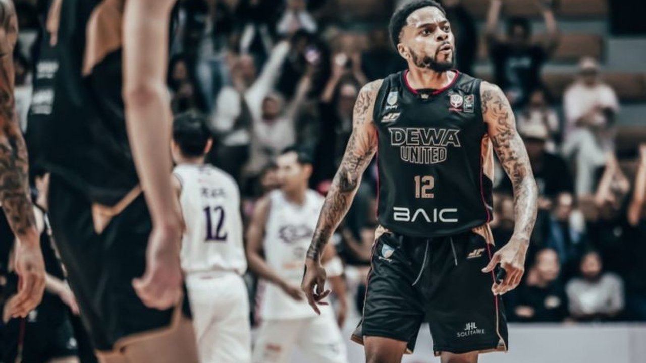 Pertarungan antara Donell Cooper dari Dewa United dan Francis dari Rajawali diprediksi akan menjadi sorotan utama dalam laga IBL 2026 yang krusial malam ini. Siapakah yang akan unggul dalam duel Cooper Francis IBL ini?