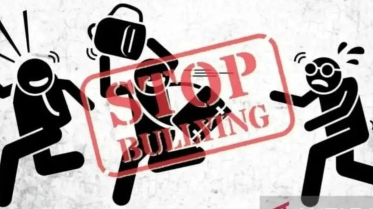 Dinas Pendidikan dan Kebudayaan Mukomuko mengambil langkah proaktif dalam upaya pencegahan perundungan, meminta guru lebih cermat mengawasi siswa bergerombol di lingkungan sekolah untuk menciptakan suasana belajar yang aman.