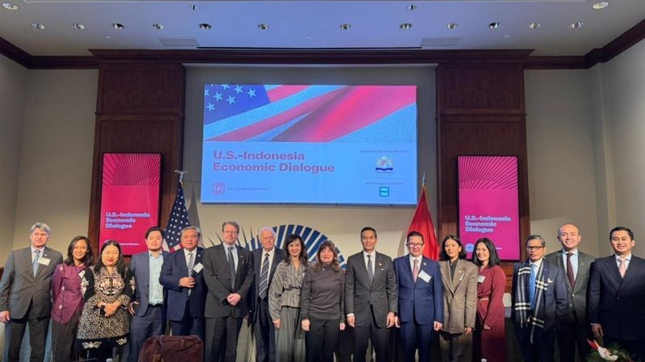 Kamar Dagang dan Industri (Kadin) Indonesia dan US-ASEAN Business Council (US-ABC) menandatangani Memorandum of Agreement (MoA) strategis untuk memperluas akses produk nasional AS, membuka peluang besar bagi pelaku usaha Indonesia di pasar Amerika.