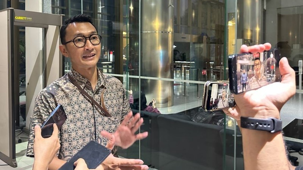 Komisi Pemberantasan Korupsi (KPK) memanggil Manajer Umum Telkomsel berinisial NA sebagai saksi dalam penyidikan kasus dugaan korupsi pengadaan mesin Electronic Data Capture (EDC) di PT Bank Rakyat Indonesia (Persero) senilai Rp2,1 triliun, menarik perhat