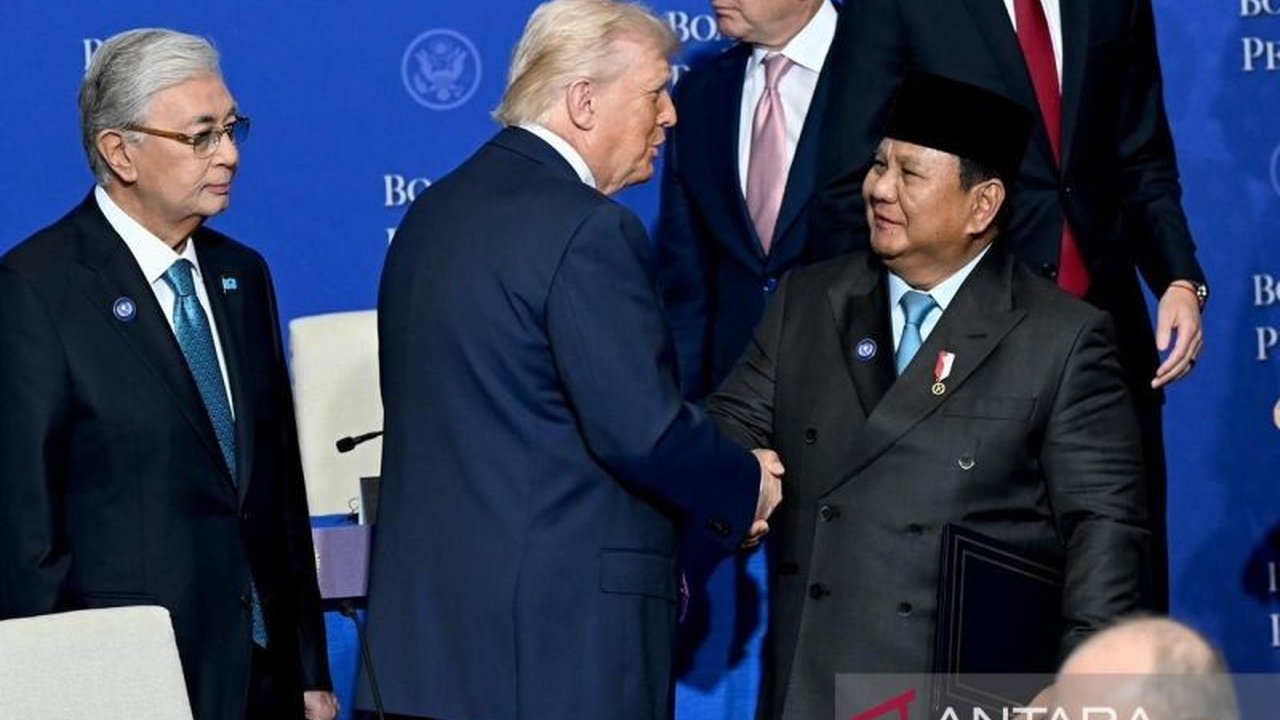 Presiden Prabowo Subianto mendapatkan pengakuan istimewa dari Donald Trump, menandai era baru diplomasi Indonesia sebagai Macan Asia yang tangguh dan disegani. Ketahui bagaimana kepemimpinan Prabowo mengubah peta geopolitik global.