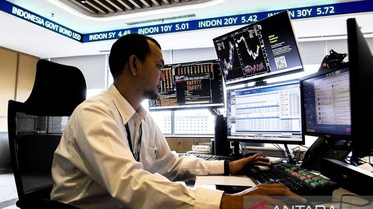 Indeks Harga Saham Gabungan (IHSG) berpotensi bergerak variatif hari ini, dipengaruhi oleh sentimen domestik dan global yang menarik perhatian investor.