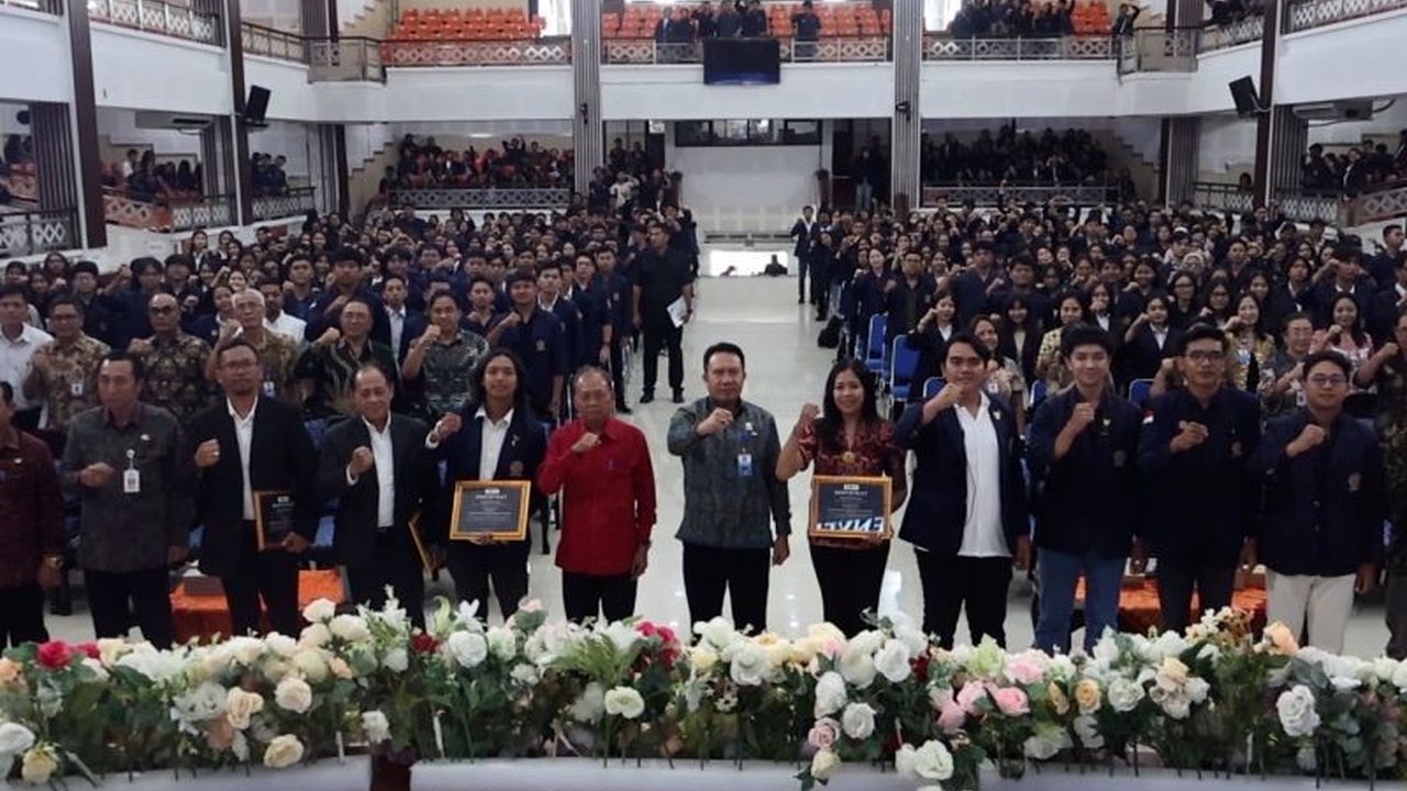 Mahasiswa Universitas Udayana bersama akademisi menggelar diskusi hangat menyoroti setahun kepemimpinan Gubernur Wayan Koster, membahas tantangan dan arah Pembangunan Bali ke depan.
