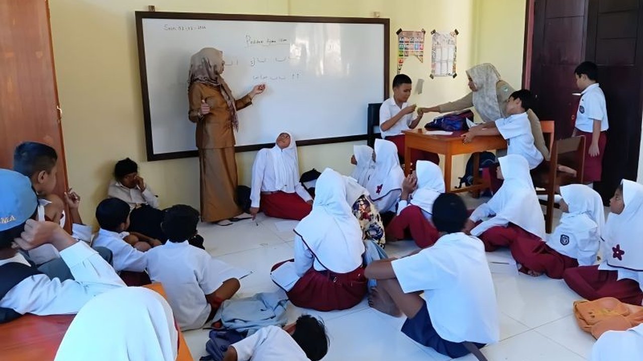 Kementerian Pendidikan Dasar dan Menengah (Kemendikdasmen) berkomitmen memprioritaskan peningkatan mutu SLB di wilayah Indonesia Timur melalui program revitalisasi dan digitalisasi pembelajaran, membuka akses pendidikan lebih luas bagi Anak Berkebutuhan K
