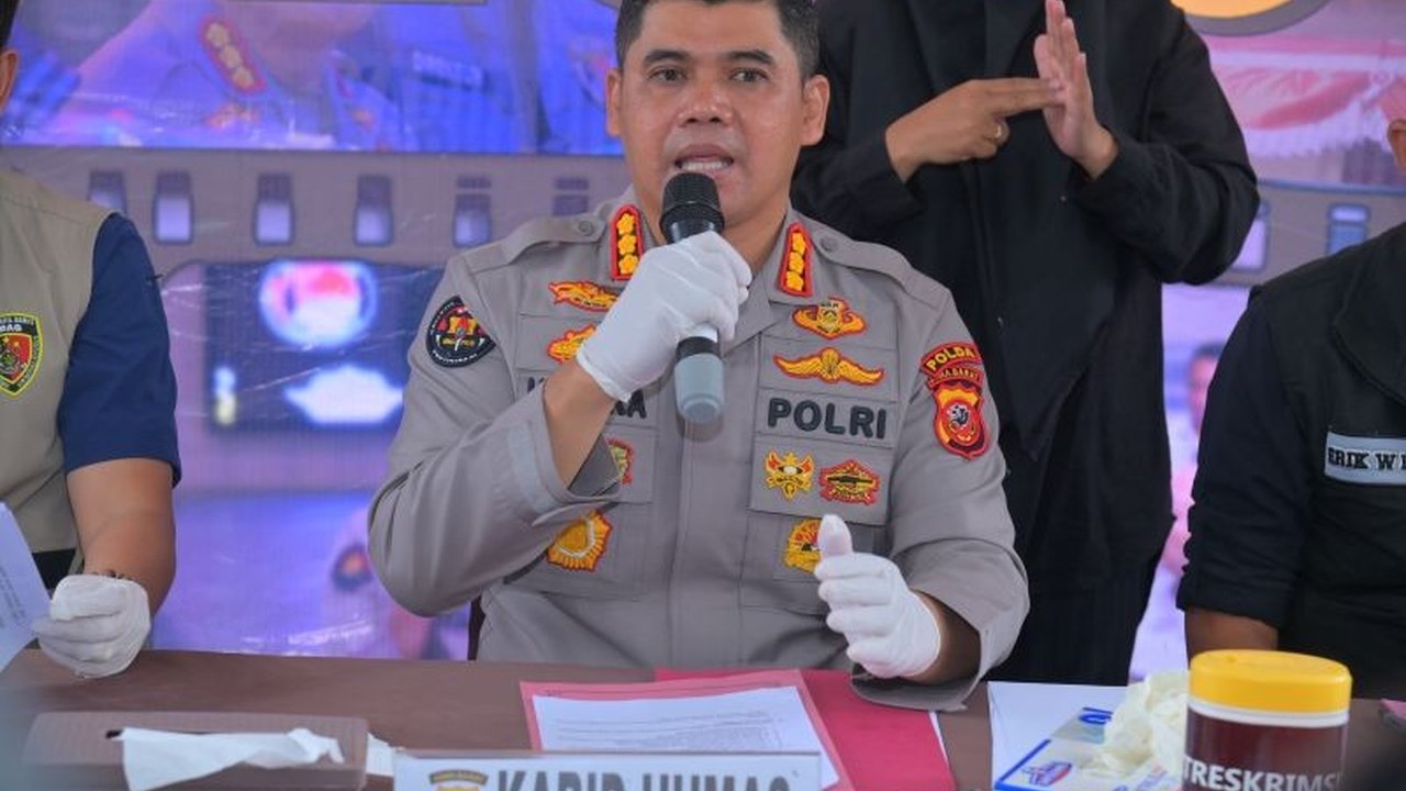 Polda Jabar akan pulangkan 13 wanita asal Jabar yang diduga menjadi korban TPPO NTT di Sikka. Modus rekrutmen dengan iming-iming gaji tinggi dan ancaman kekerasan terungkap, membuat pembaca penasaran detail kasusnya.