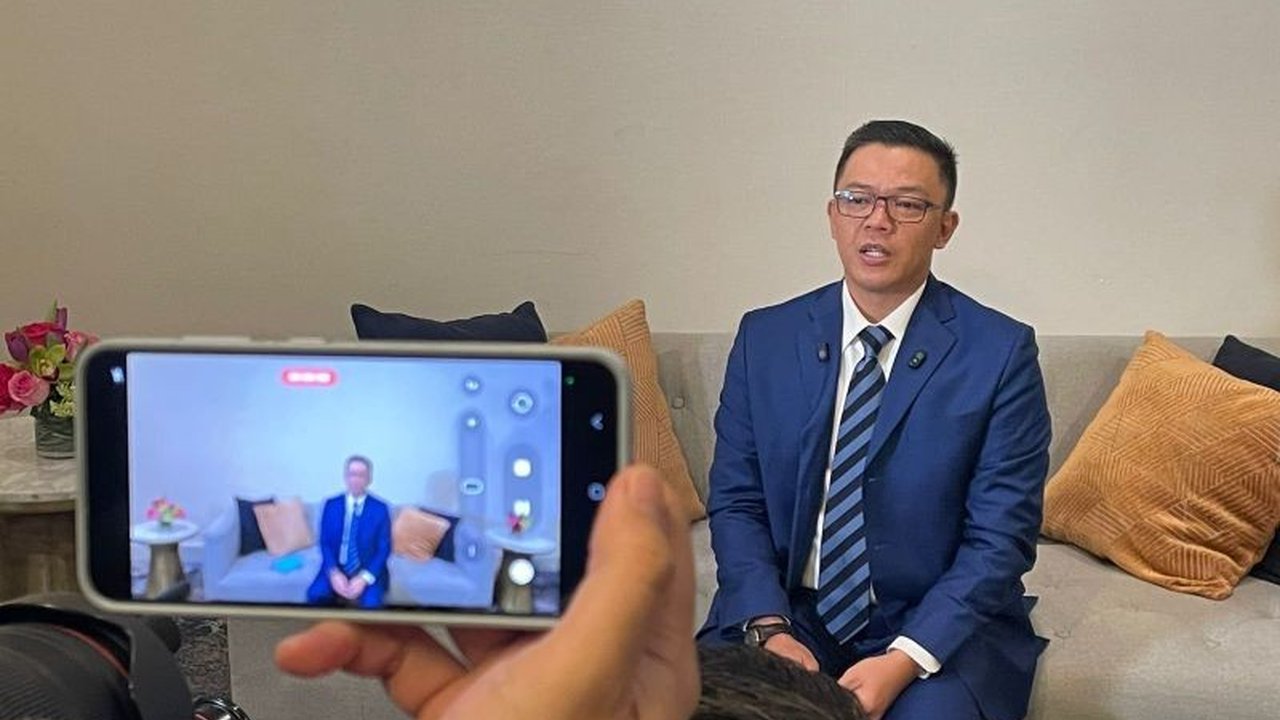 Menteri Luar Negeri Sugiono menjelaskan bahwa penunjukan Indonesia sebagai Wakil Komandan Pasukan Stabilisasi Internasional (ISF) di Gaza tidak berarti pengakuan hubungan diplomatik dengan Israel, menegaskan misi kemanusiaan dan perdamaian.