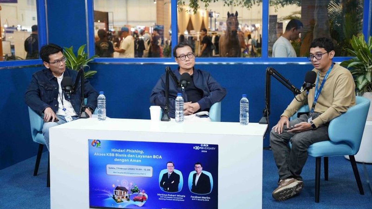 PT Bank Central Asia Tbk (BCA) mengambil langkah strategis untuk memperkuat keamanan siber BCA melalui adopsi kerangka kerja internasional dan peningkatan kompetensi sumber daya manusia. Ini dilakukan untuk menghadapi ancaman siber yang kian kompleks di e