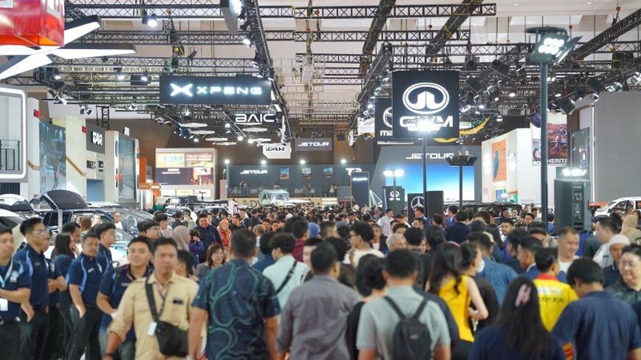 Pameran Indonesia International Motor Show (IIMS) 2026 di Jakarta mencatat kesuksesan luar biasa dengan menarik 580.250 pengunjung dan membukukan transaksi fantastis Rp8,7 triliun, menegaskan geliat industri otomotif nasional.