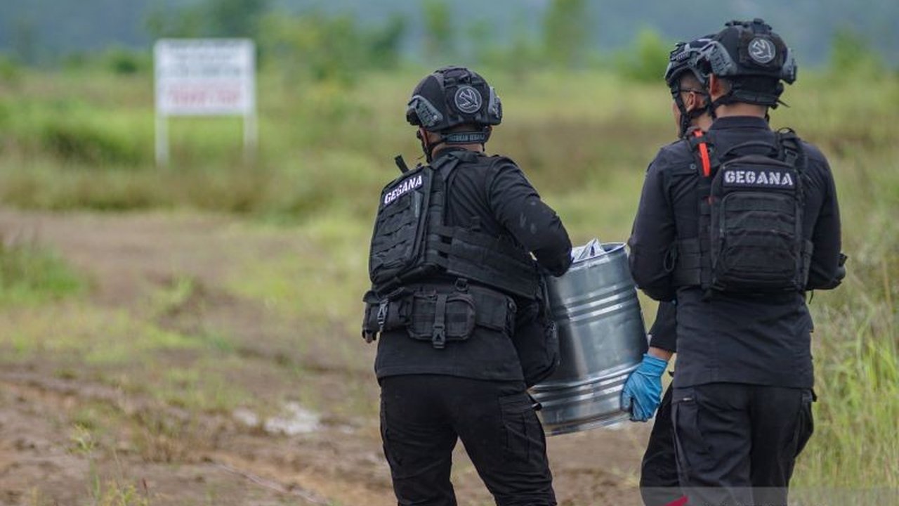 Kepolisian Daerah Jawa Tengah berhasil amankan 67,4 kg bahan petasan dari berbagai wilayah dalam operasi penindakan. Langkah ini merupakan upaya pencegahan ledakan dan memberi rasa aman jelang Ramadan, sekaligus menelusuri jaringan distribusi bahan berbah