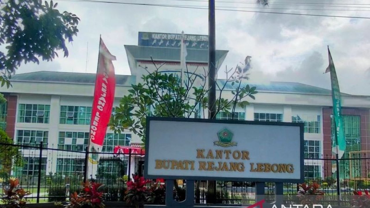Angka kemiskinan ekstrem di Rejang Lebong terus menurun, mencapai 0,55 persen pada 2024. Keberhasilan ini hasil kerja keras lintas sektor dalam penanggulangan kemiskinan ekstrem di wilayah tersebut.