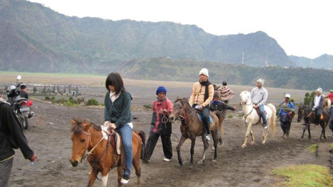 Pasca insiden pencurian koper wisatawan, Polri dan Pemerintah Kabupaten Probolinggo memperkuat Keamanan Wisata Bromo melalui koordinasi dan pembenahan menyeluruh untuk menjamin kenyamanan pengunjung.