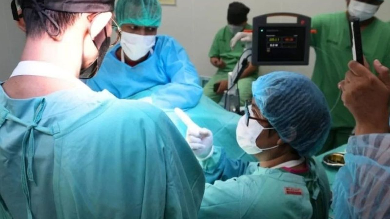 Pemerintah Kabupaten Donggala terus berupaya meningkatkan kualitas kesehatan masyarakat dengan menghadirkan dokter spesialis jantung dan pembuluh darah di RSUD Kabelota, memperkuat Layanan Jantung RSUD Kabelota.