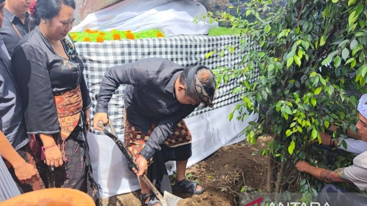 Pemerintah Kabupaten Bangli, Bali, membangun Hutan Adat Giri Upawana seluas 70 are di Desa Tiga untuk menjaga ekosistem alam dan sumber daya air, sekaligus mendorong desa wisata berbasis komunitas di Bangli.