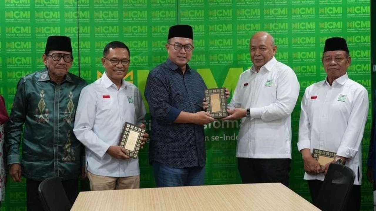 Yayasan Muslim Sinar Mas (YMSM) kembali menunjukkan komitmennya dengan mewakafkan 2.000 mushaf Al Quran kepada ICMI, mendukung pemenuhan kebutuhan kitab suci ini di Indonesia.