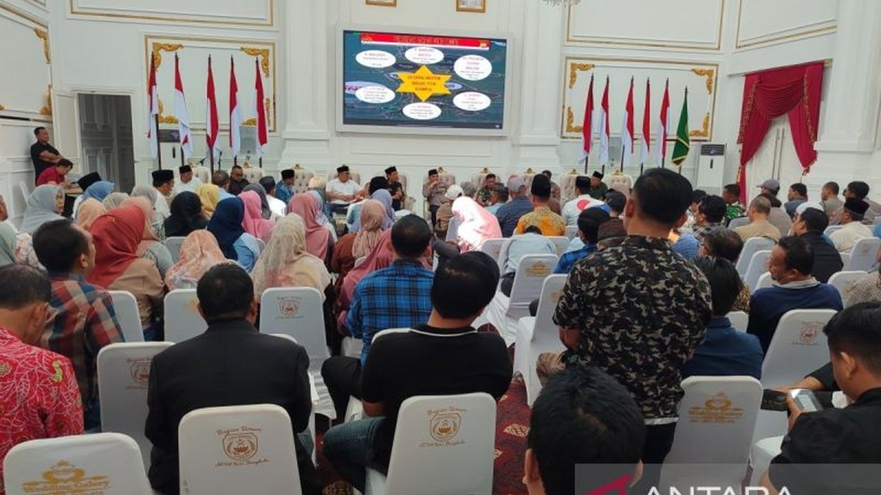 Pemerintah Kota Bengkulu akan segera memberlakukan kebijakan jam malam bagi pelajar SD dan SMP. Kebijakan ini bertujuan menekan potensi kenakalan remaja, memastikan siswa beristirahat dan belajar di rumah.