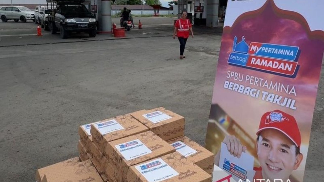 PT Pertamina Patra Niaga Regional Papua Maluku hadirkan program Pertamina Berbagi Takjil gratis di SPBU Nabire dan Mimika, bantu pengendara berbuka puasa selama Ramadan 1447 H.