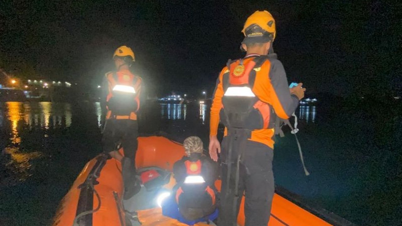 Operasi SAR gabungan berhasil mengevakuasi jasad Setia Budi, pemuda yang jatuh di Jembatan 3 Barelang, Batam, setelah empat hari pencarian. Diduga bunuh diri karena masalah pribadi.