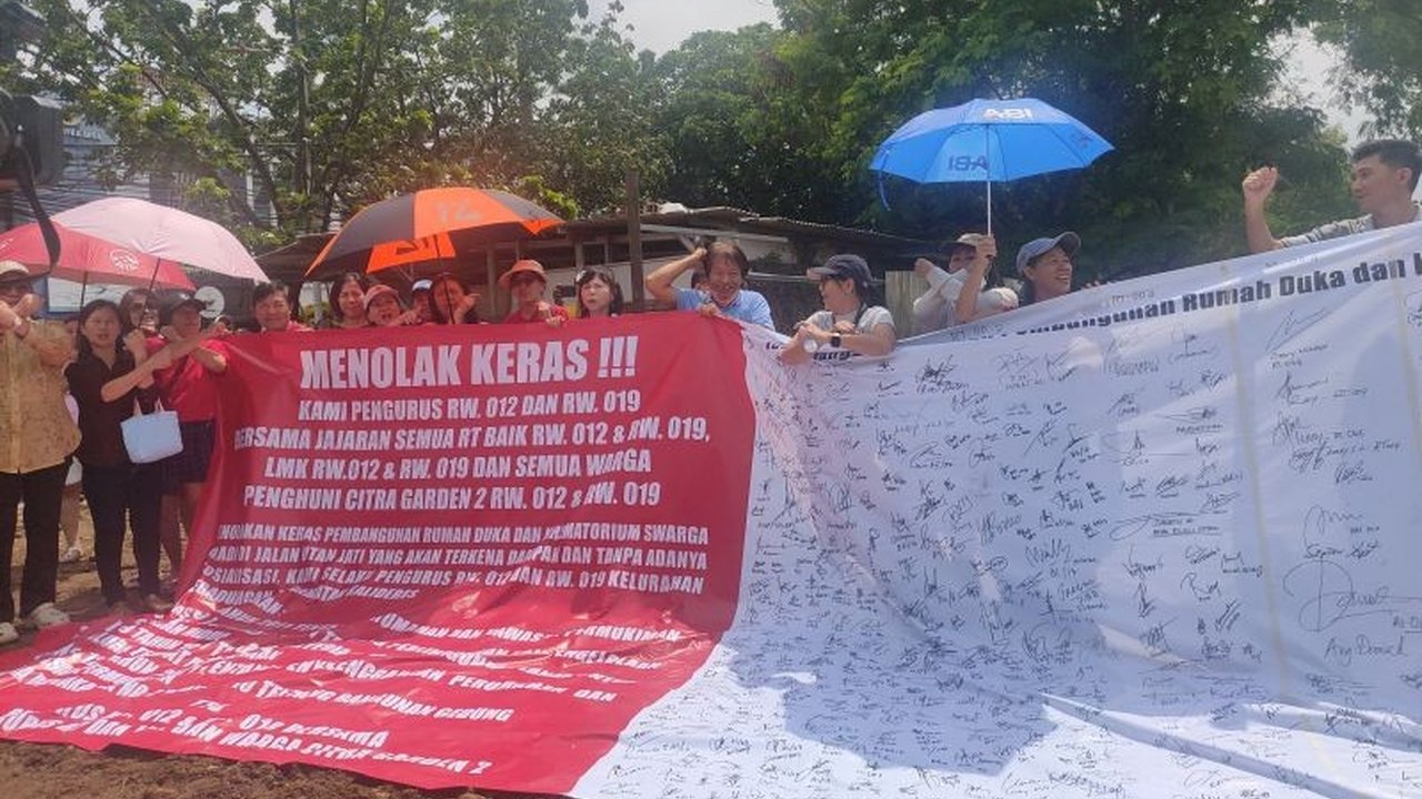 Proyek pembangunan krematorium di Kalideres menuai penolakan keras dari warga Perumahan Citra 2 yang merasa tidak pernah disosialisasikan, serta mempertanyakan alih fungsi lahan fasum-fasos milik Pemprov DKI Jakarta.