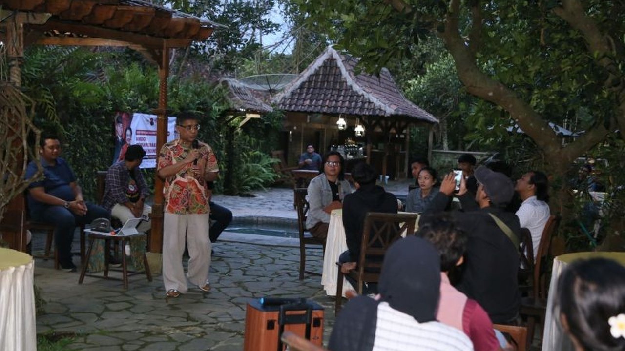 Anggota Komisi VII DPR RI Samuel Wattimena mengajak pelaku seni menciptakan Karya Seni Bermakna yang komunikatif, tak hanya indah, namun juga mampu menjadi penyeimbang sosial di tengah tantangan bangsa.