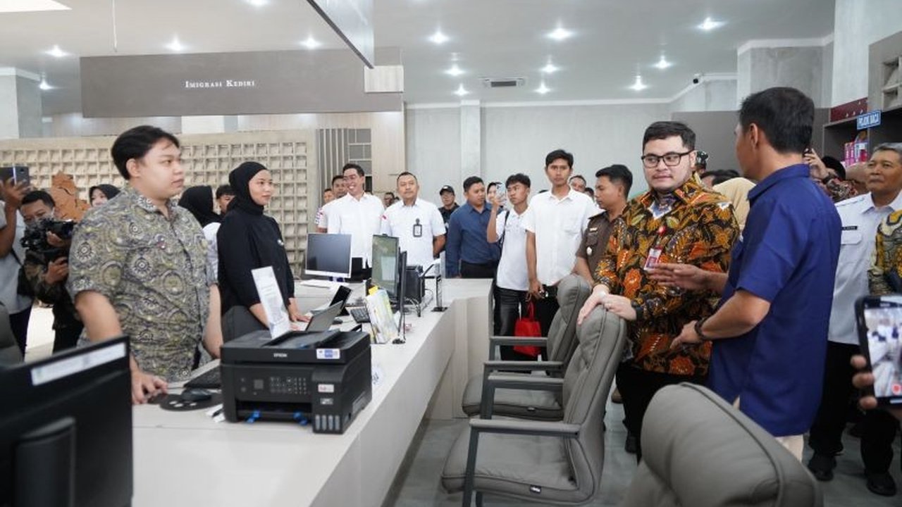 Pemerintah Kabupaten Kediri terus berinovasi memaksimalkan Layanan Publik Kediri, salah satunya melalui Mall Pelayanan Publik (MPP) dan program Sahaja Suka yang mendekatkan administrasi kependudukan ke masyarakat.