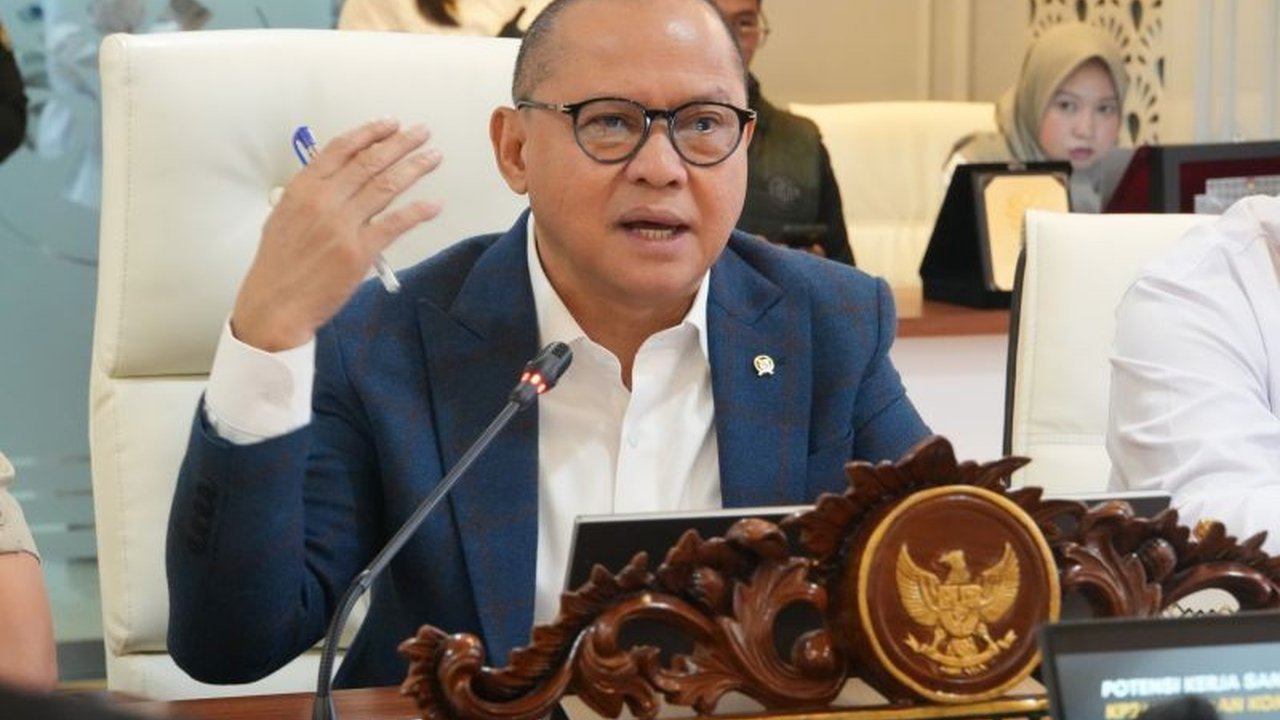 Seorang Pekerja Migran Indonesia (PMI) asal Indramayu berhasil dipulangkan dari Oman, menandai komitmen kuat KemenP2MI dalam melindungi warga negara di luar negeri dan menindak praktik nonprosedural.