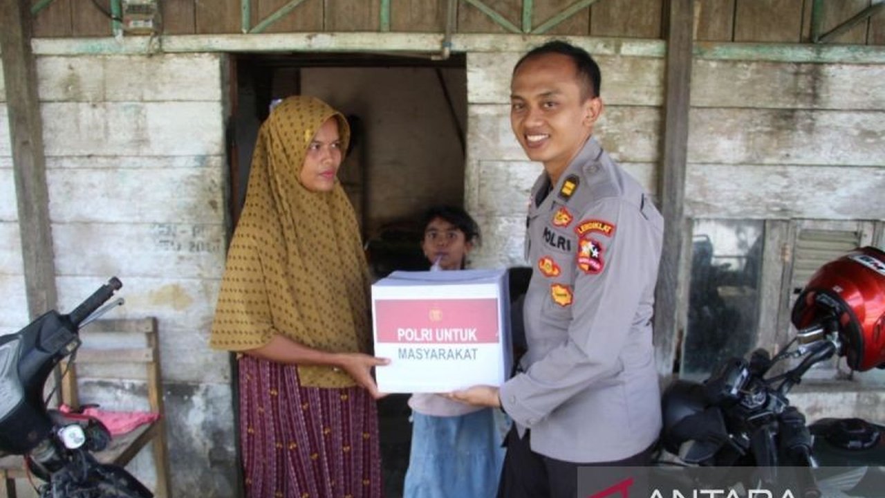 Mahasiswa STIK Angkatan 83 menyalurkan **bantuan banjir Aceh Barat** kepada warga terdampak di Desa Jambak. Aksi kemanusiaan ini tak hanya meringankan beban, namun juga mempererat sinergi Polri dan masyarakat. Simak selengkapnya!