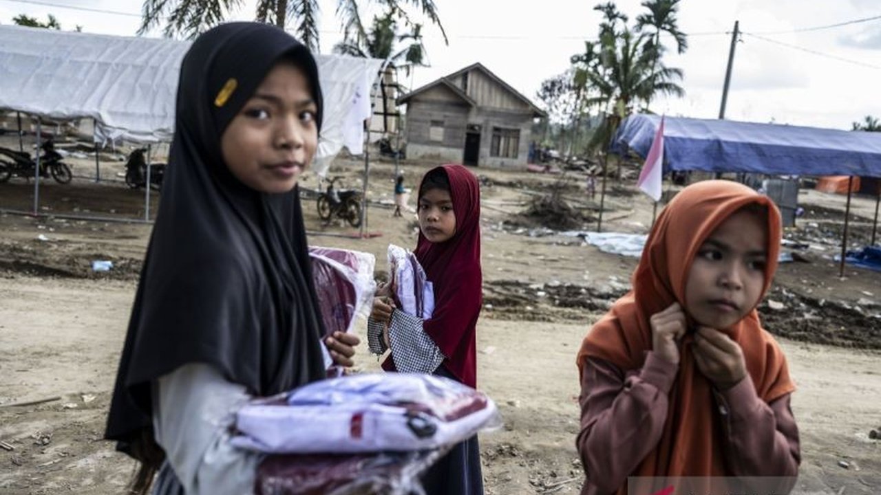 Pembangunan hunian sementara (huntara) di dusun terisolir Aceh Timur terhambat akses jalan yang ekstrem, membuat ribuan warga terdampak banjir masih menanti bantuan huntara Aceh Timur.