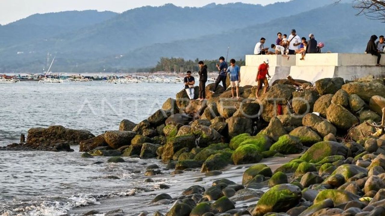 Tradisi ngabuburit di NTB bukan sekadar menunggu maghrib, melainkan fenomena sosial yang memperkuat kebersamaan dan menggerakkan roda ekonomi rakyat selama Ramadan. Simak bagaimana ngabuburit di NTB menjadi ritus multi-dimensi.