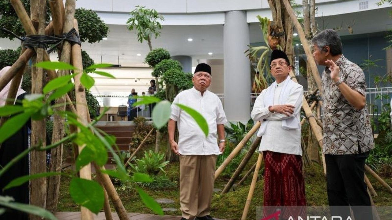 Menteri Agama Nasaruddin Umar menyatakan Masjid Istiqlal di Jakarta dan Masjid Negara IKN di Penajam Paser Utara adalah masjid kembar yang akan menjadi pusat kegiatan keagamaan nasional, menghadirkan program pendidikan ulama dan kajian keagamaan.