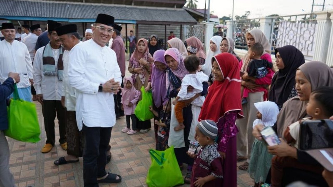 Gubernur Jambi Al Haris memanfaatkan momentum Safari Ramadhan 1447 H untuk menyalurkan bantuan stunting, sembako, serta mempererat silaturahmi dengan masyarakat di Kabupaten Muaro Jambi.