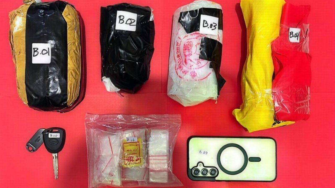 Satuan Reserse Narkoba Polresta Palu berhasil mengungkap kasus narkoba dengan menyita dua kilogram sabu dan menangkap seorang pria, menunjukkan komitmen kuat Polresta Palu Ungkap Narkoba demi melindungi masyarakat.