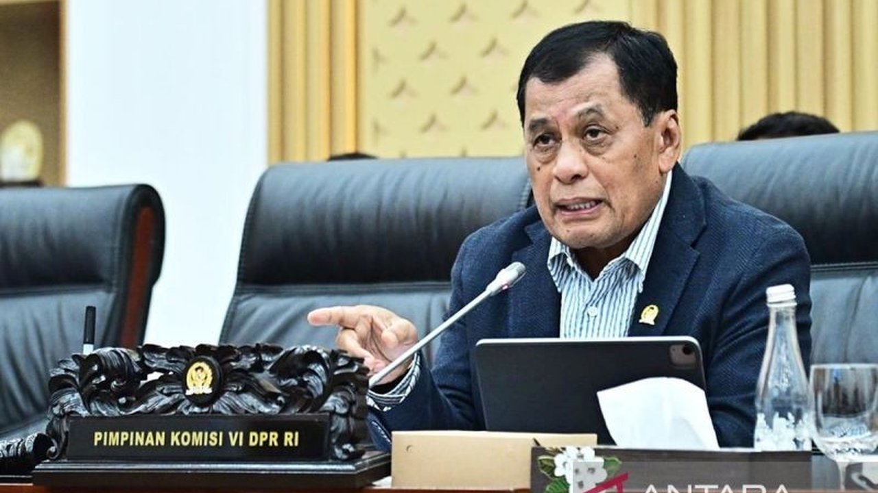 Wakil Ketua Komisi VI DPR RI Nurdin Halid menyoroti rencana impor 105.000 unit kendaraan niaga untuk Koperasi Desa/Kelurahan Merah Putih, mendesak pemerintah transparan dan sejalan konstitusi Pasal 33 UUD 1945.
