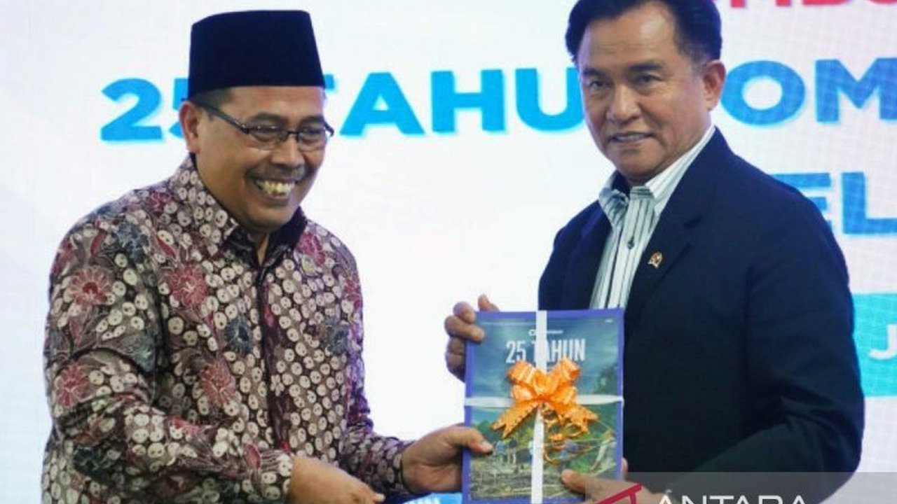 Kasus Brimob aniaya anak di Tual, Maluku, mendapat sorotan Menko Hukum Yusril Ihza Mahendra yang menegaskan tidak ada aparat kebal hukum dan harus diadili.