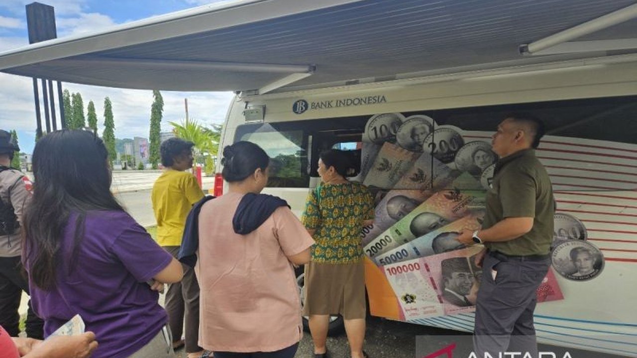 Bank Indonesia (BI) Perwakilan Provinsi Papua menyiapkan dana Rp23,8 miliar untuk layanan Penukaran Uang Ramadhan BI Papua di 20 titik Jayapura. Ketahui cara pemesanan dan batas nominalnya!