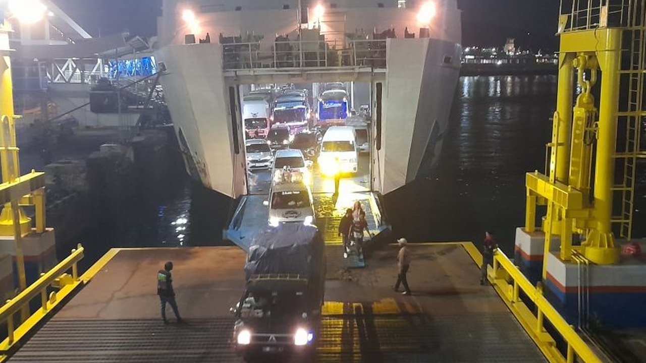 Kepolisian Resor Cilegon mulai memberlakukan pembatasan operasional angkutan barang di Merak dan Ciwandan. Kebijakan Pembatasan Angkutan Barang Merak ini bertujuan menjamin kelancaran arus lalu lintas menjelang masa posko.