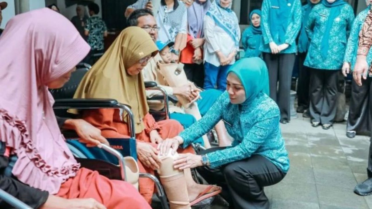 DPRD Bandarlampung mendesak pemerintah kota untuk segera mengimplementasikan Perda Nomor 4 Tahun 2024 terkait hak disabilitas, mencakup pendidikan, kesehatan, hingga layanan publik, karena dinilai belum maksimal.