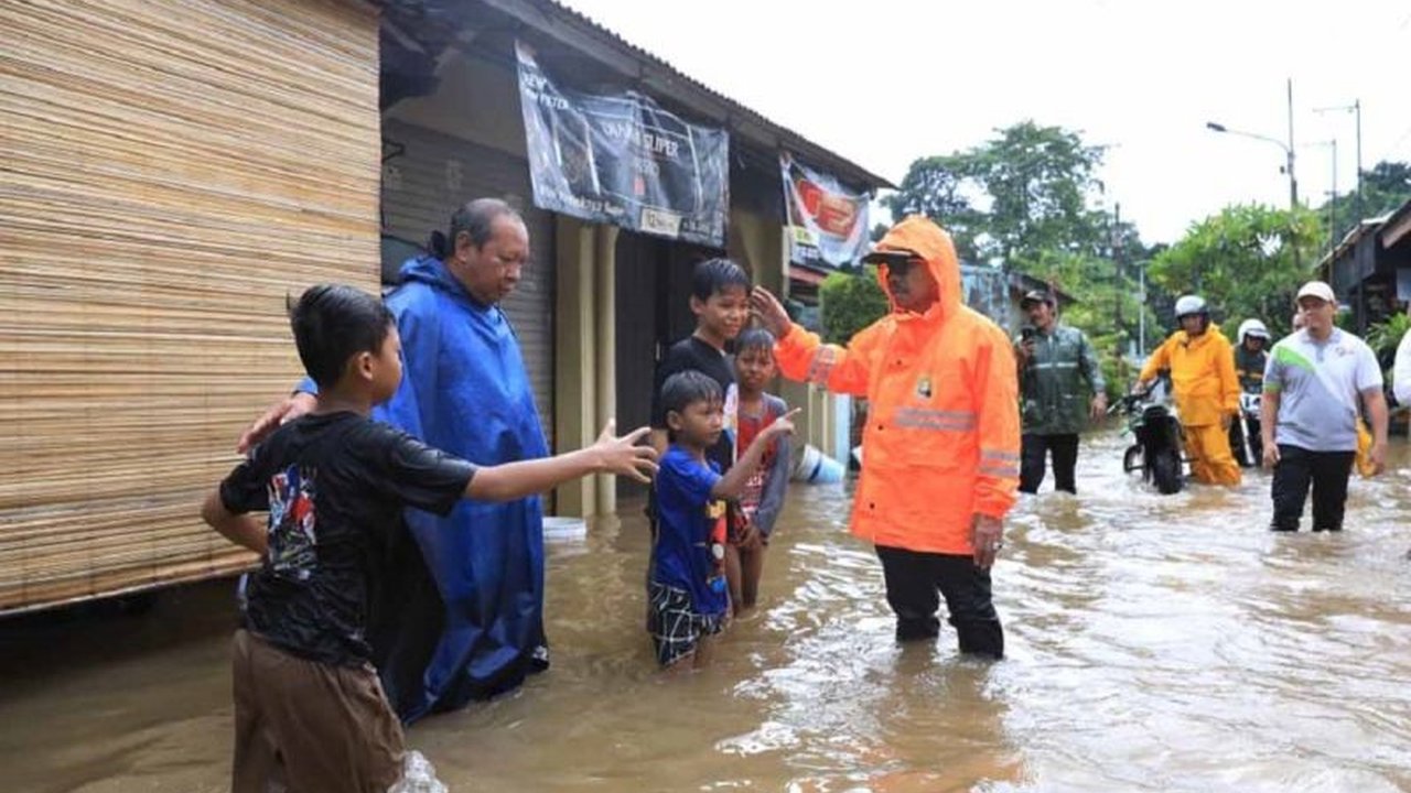Pemerintah Kota Tangerang mengimbau warganya untuk terus memantau ketinggian muka air sungai sebagai langkah antisipasi banjir yang berpotensi terjadi, terutama saat bulan Ramadhan.