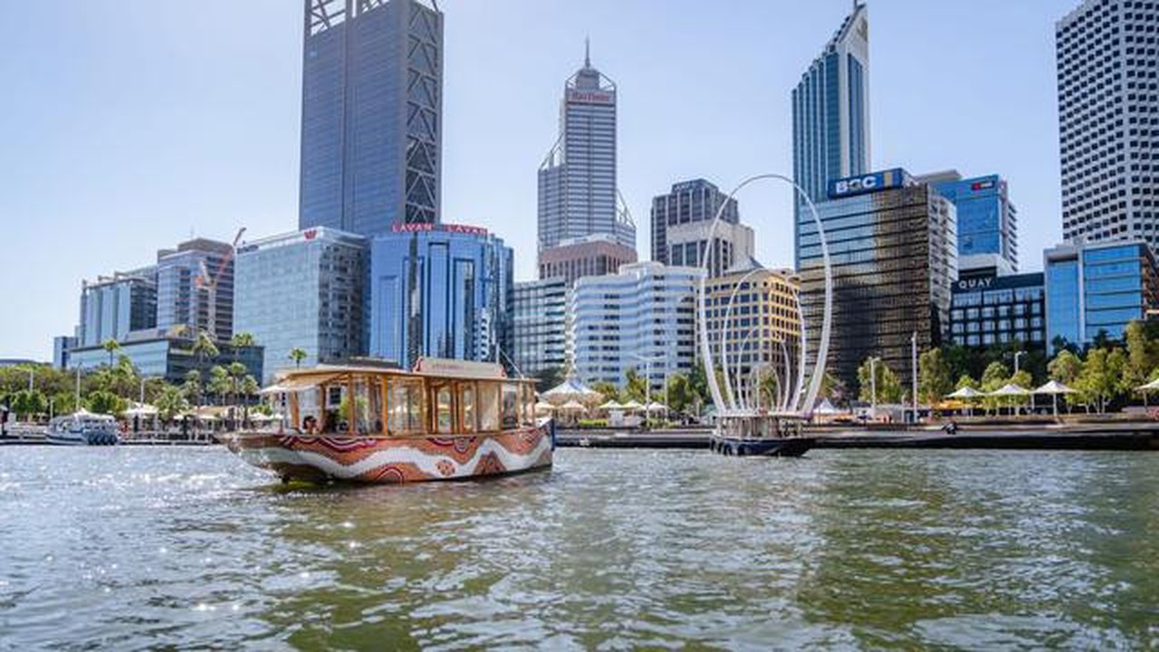 Sisi urban Australia Barat terasa kuat di Elizabeth Quay, kawasan tepi air yang lively dan ramah keluarga. Area ini cocok untuk berjalan santai, menikmati suasana kota, hingga bersantap bersa